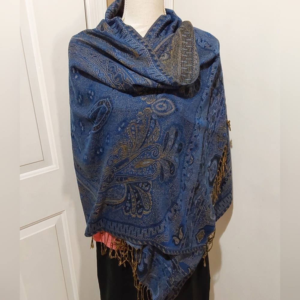 🌺 Like New 100% Pashmina Jacquard Print Scarf/Wrap
